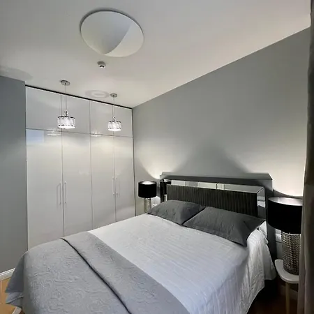 New Apartment,free Parking In The Center