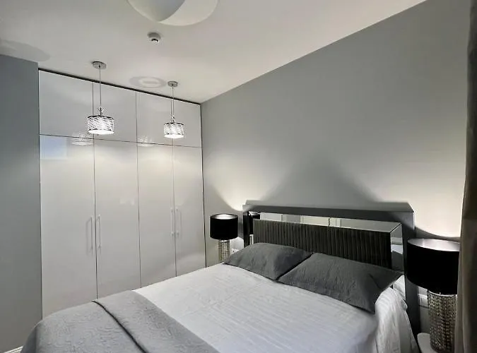 New Apartment,free Parking In The Center